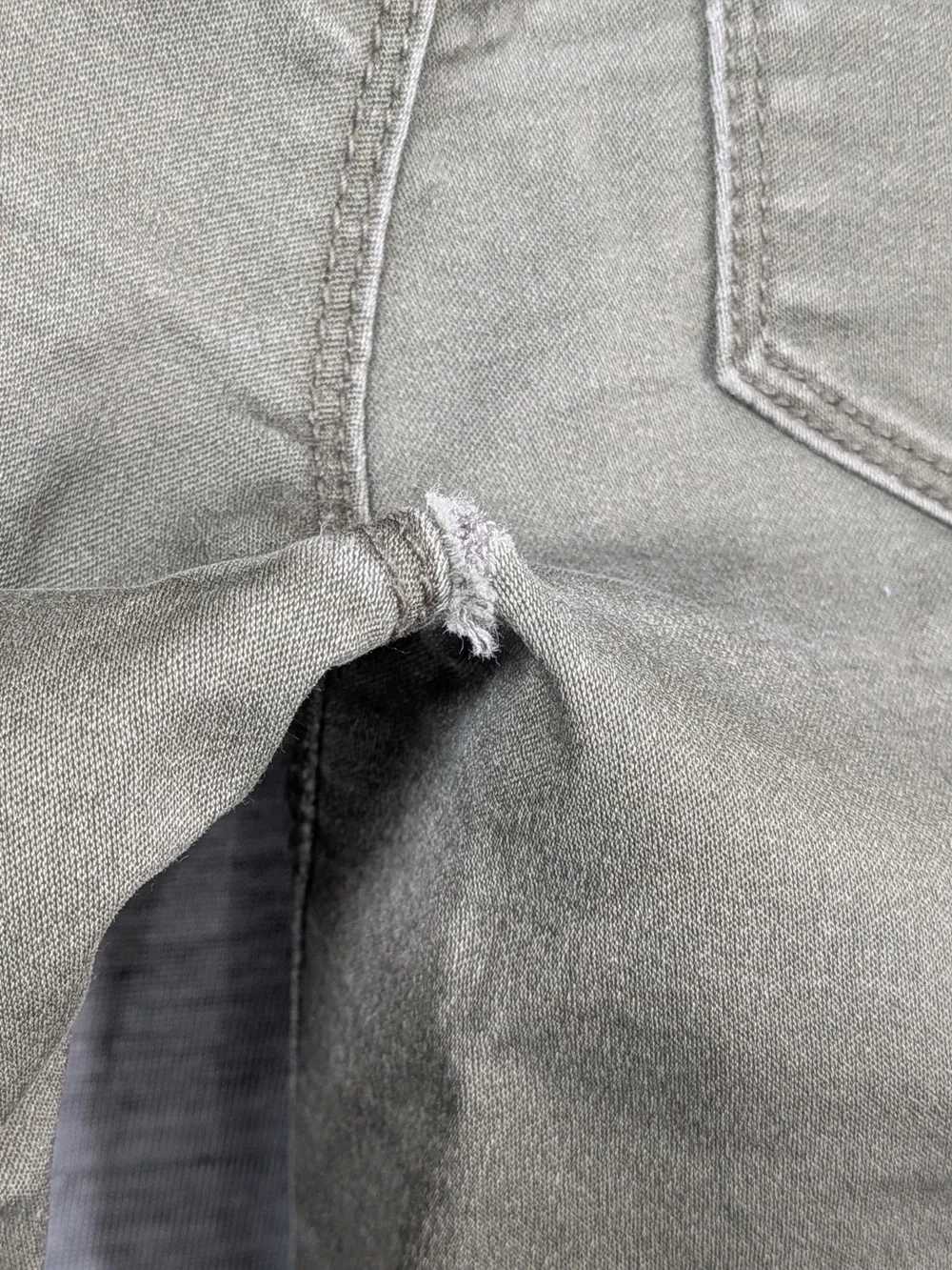 Design Lab Skinny Pants- with flaw - Picture 10 of 11